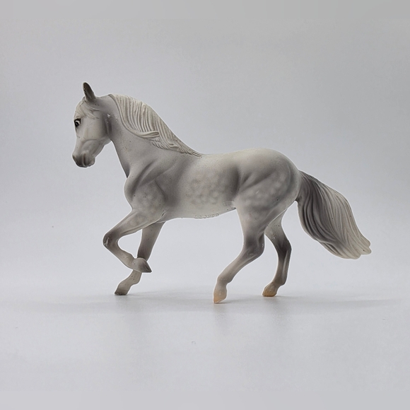 Breyer Stablemates Model Horse HOME FOR THE HOLIDAYS Christmas Paso Fino #700315